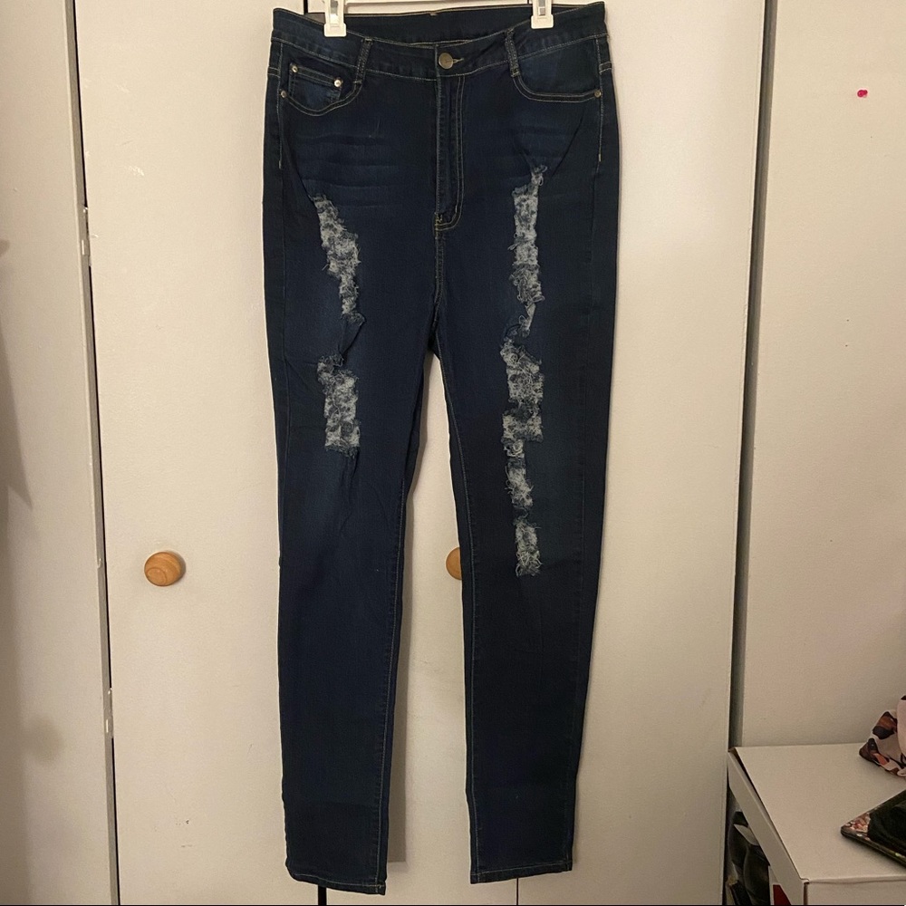 NWT Distressed dark wash skinny jeans